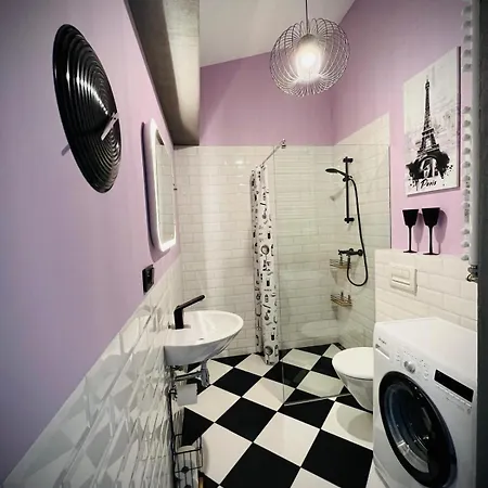 White Glove Deluxe Tobaco Park Atlas Apartment *